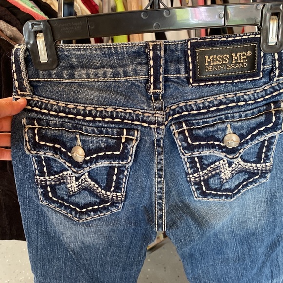 Miss Me - Style Irene Capri  Color Davenport - Picture 4 of 4